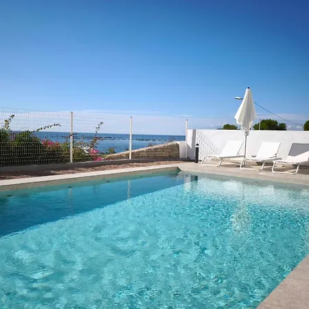 With Sea View And Pool Ideally Located *