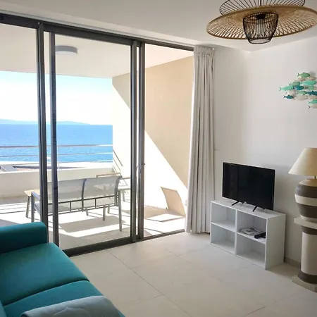 With Sea View And Pool Ideally Located Διαμέρισμα Αζάτσιο