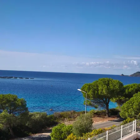 With Sea View And Pool Ideally Located Апартаменты