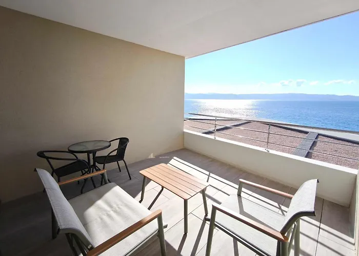 With Sea View And Pool Ideally Located