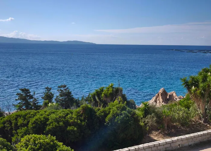 With Sea View And Pool Ideally Located Daire *